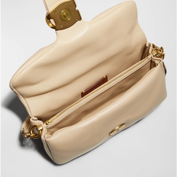 BEAUTIFUL COACH LEATHER PILLOW TABBY 26 IN CREAM. - Picture 5 of 6